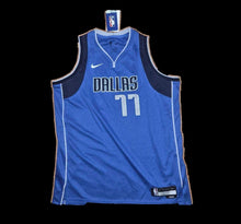 Load image into Gallery viewer, Nike Luka Dončić #77 Dallas Mavericks NBA Dri-FIT Jersey Blue XL NWT
